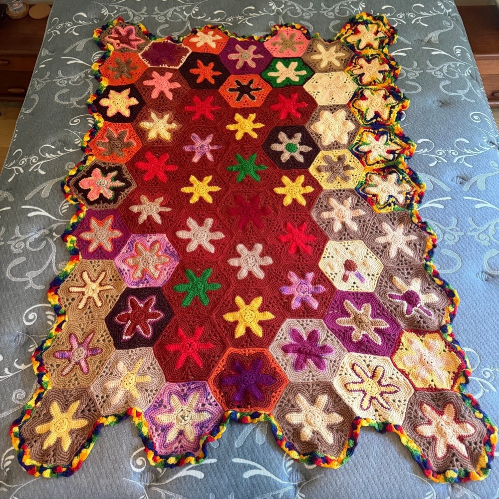 Vintage Handmade Crochet Star Flowers Boho Artsy Motif Afghan Throw - 58x41 in